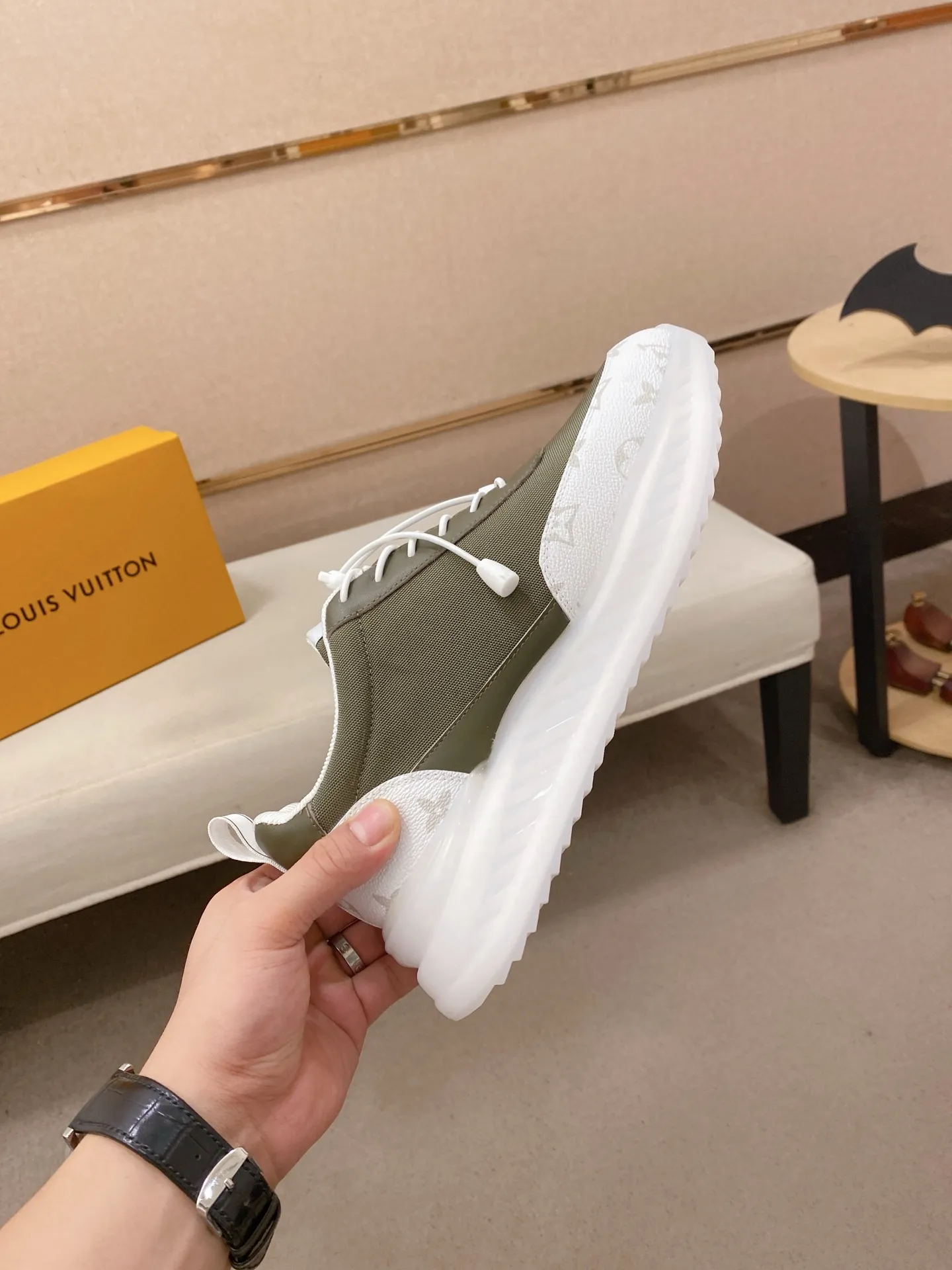 Factory price: 462💰🎉🎉LV~Louis Vuitton trendy men's shoes, new shipments, latest matching, the same style as the official website, super high quality, hot sales of the season [strong][strong][strong]Selected first-layer cowhide, comfortable cowhide lining, original last, comfortable on the feet, wear-resistant rubber outsole, size: 38-44.